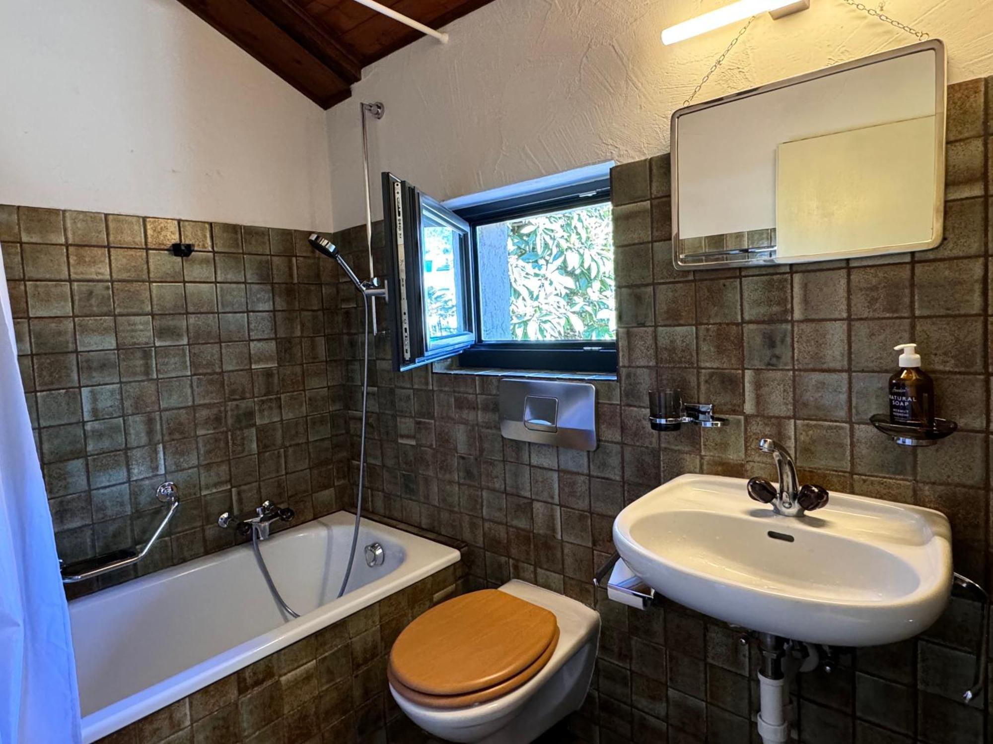 Cozy Apartment In The Green Locarno Bagian luar foto